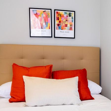 2 Bedrooms 1 Bathroom Furnished - Lavapies - Modern - Mintystay マドリード エクステリア 写真
