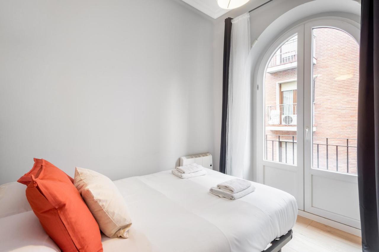 2 Bedrooms 1 Bathroom Furnished - Lavapies - Modern - Mintystay マドリード エクステリア 写真
