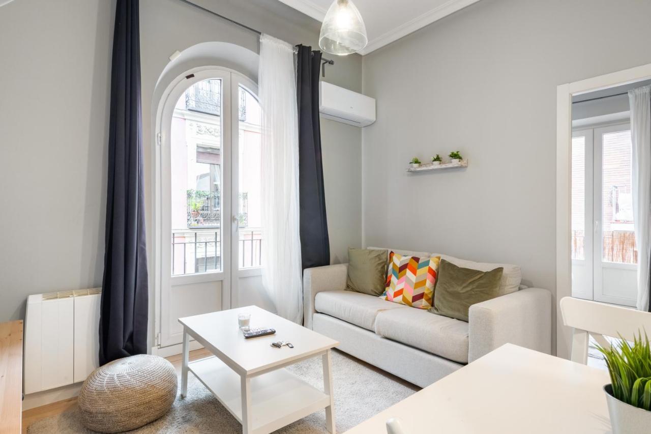 2 Bedrooms 1 Bathroom Furnished - Lavapies - Modern - Mintystay マドリード エクステリア 写真