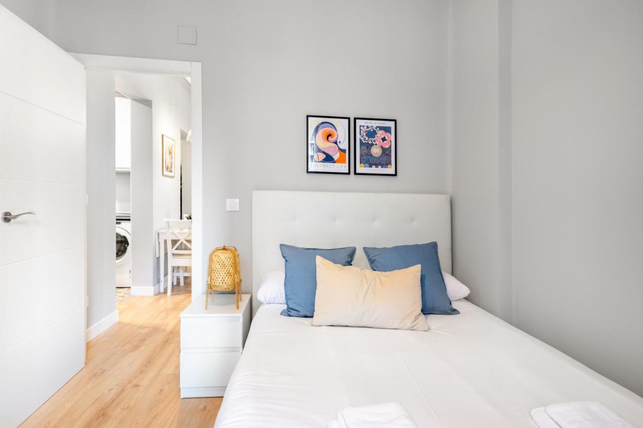 2 Bedrooms 1 Bathroom Furnished - Lavapies - Modern - Mintystay マドリード エクステリア 写真